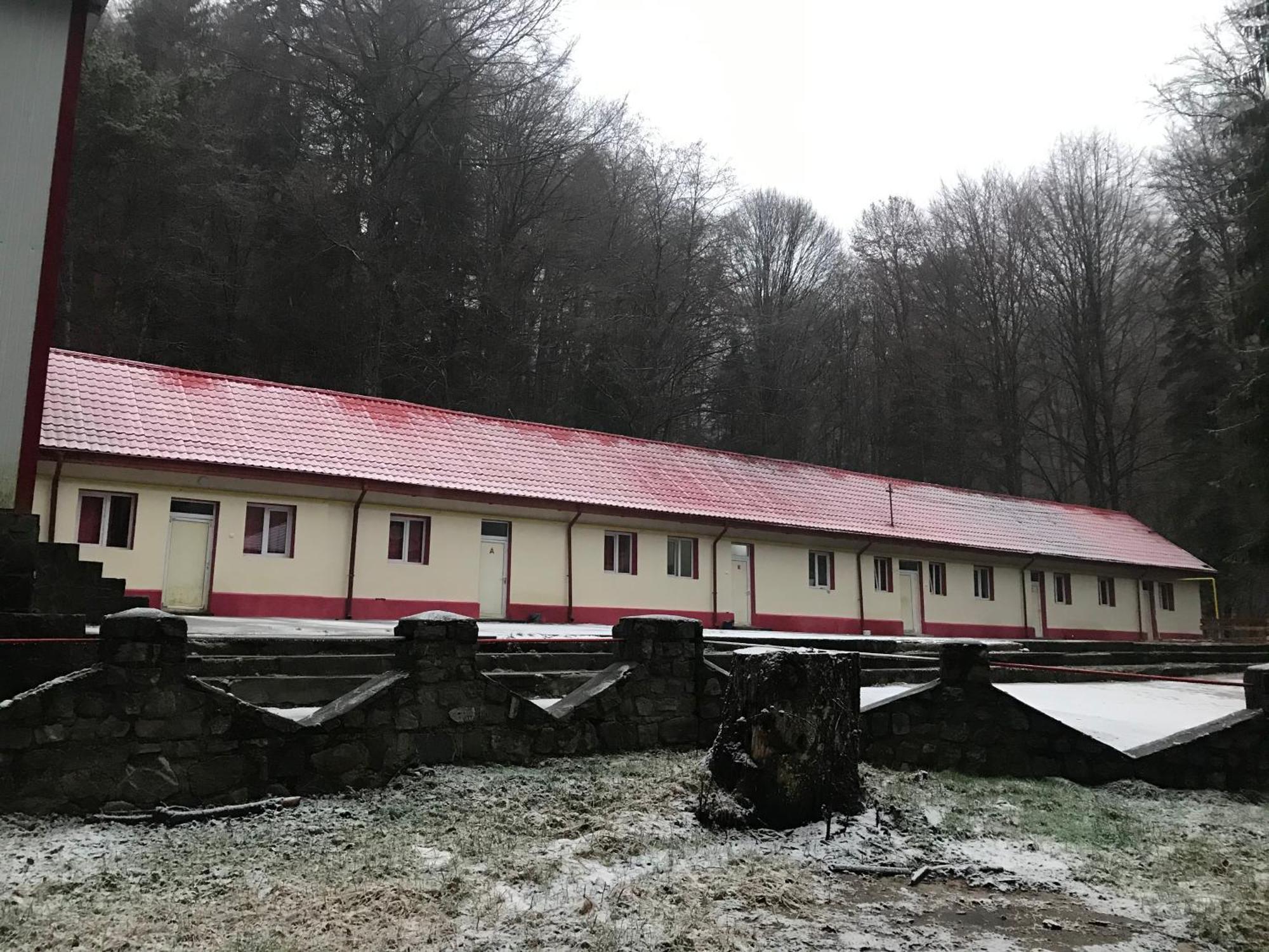 Tabara Cerbu Bucegi Hotel Moroeni Exterior photo